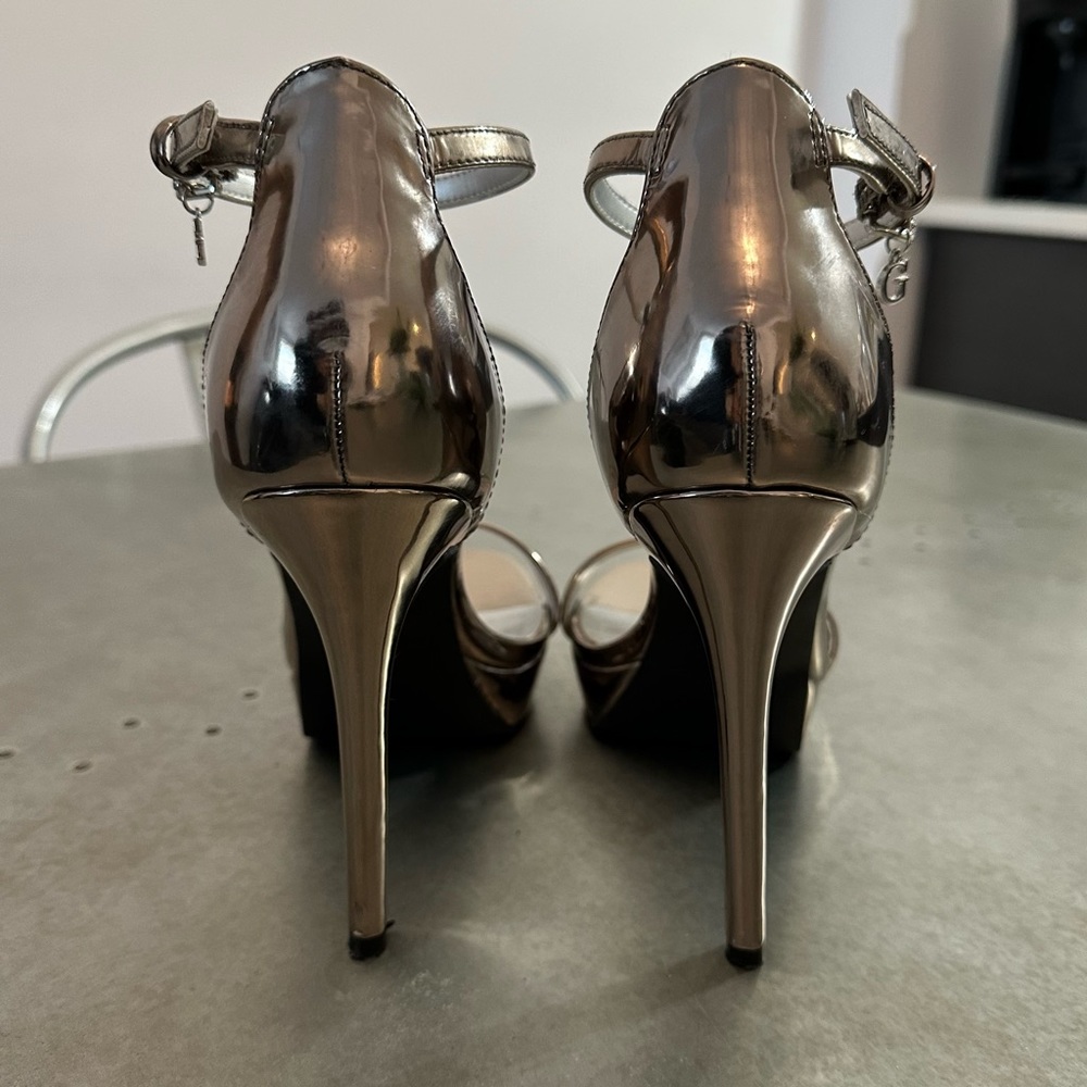 GUESS METALLIC HEELS SANDAL - Picture 4 of 8